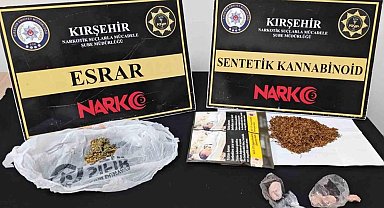 Araçta uyuşturucu ele geçirildi: 2 tutuklama