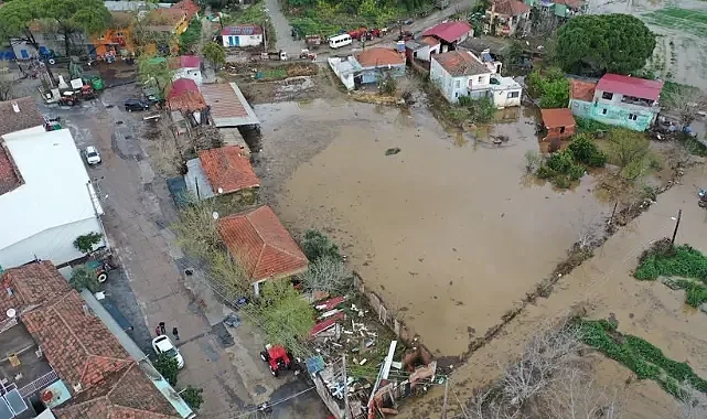 Aydın'da sağanak nedeniyle akarsular taştı, ev ve iş yerlerini su bastı