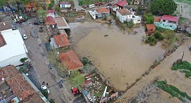 Aydın'da sağanak nedeniyle akarsular taştı, ev ve iş yerlerini su bastı