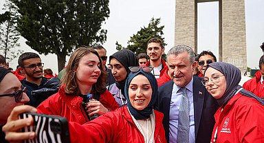 Bakan Bak: 'Kadın sporcularımızla gurur duyuyoruz'