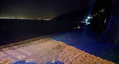 Balık tutmak için açılan kayık battı, baba-oğul ölümden döndü