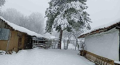 Bilecik bayram sabahına beyaz örtüyle uyandı