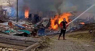 Bolu’da 3 yapı alevlere teslim oldu