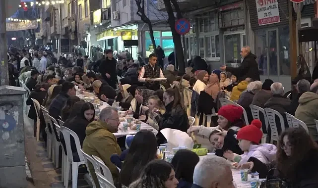 Bursa'da 4 bin 500 kişi aynı sofrada iftar yaptı
