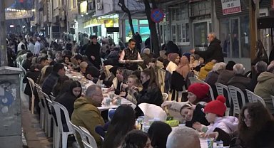 Bursa'da 4 bin 500 kişi aynı sofrada iftar yaptı