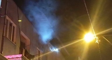 Bursa’da apartmanın çatı katında yangın
