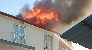 Bursa'da evin çatısı küle döndü