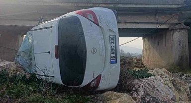 Bursa’da feci kaza! Otomobil köprüden uçtu…