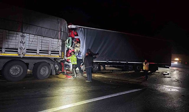 Bursa’da iki tırın çarpıştığı kazada 1 kişi hayatını kaybetti