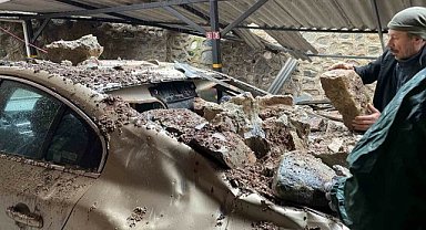 Bursa’da istinat duvarı çöktü! Çok sayıda araç zarar gördü