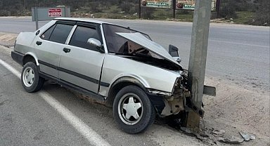 Bursa’da otomobil direğe çarptı, 1 yaralı