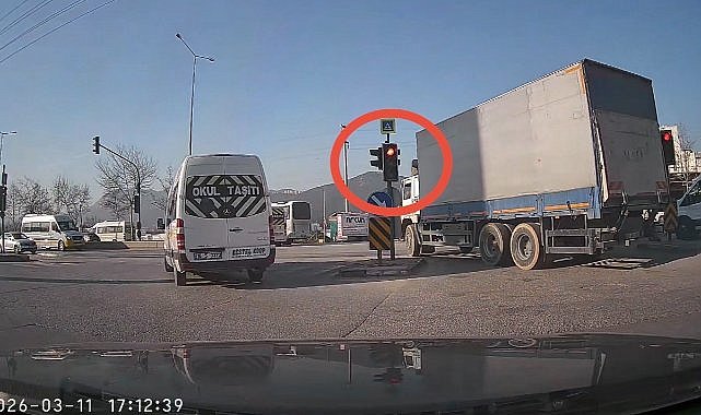 Bursa’da sürücüler kırmızı ışıkta durmadı
