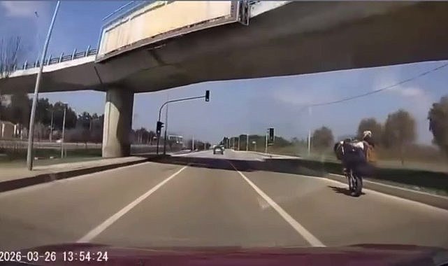 Bursa’da tehlikeli motosiklet şovu kameraya yansıdı