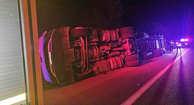 Bursa'da TIR devrildi!