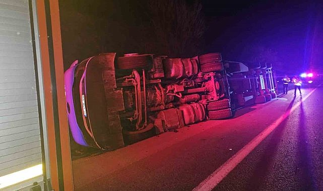 Bursa'da TIR devrildi!