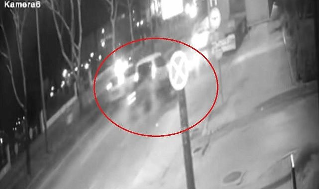 Bursa’daki feci kaza kamerada: İkiye bölünen araçtan kurtuldu