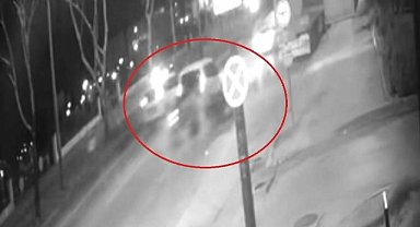 Bursa’daki feci kaza kamerada: İkiye bölünen araçtan kurtuldu