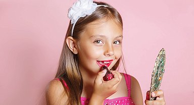 Çocukların ‘gözünü boyadılar’... İki kozmetik markasına soruşturma