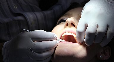 Diş eti hastalıklarına çözüm: Yararlı bakterileri koruyan diş macunu