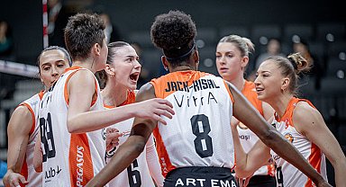 Eczacıbaşı Dynavit, Kupa Volley'de yarı finalde!