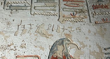 Eski Mısır mezarlarının duvarına adını kazıdı: Antik turistin bıraktığı iz bulundu