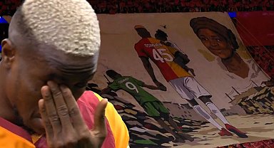 Galatasaray taraftarından Osimhen'e sürpriz koreografi! Gözyaşlarını tutamadı
