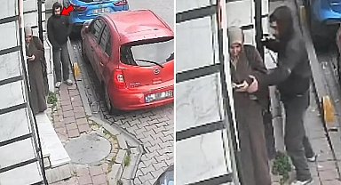 Güpegündüz sokak ortasında hırsızlık! Kadının elinden kapıp kaçtı