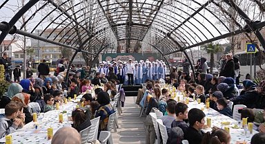 Gürsulu minikler tekne orucuyla iftar açtı