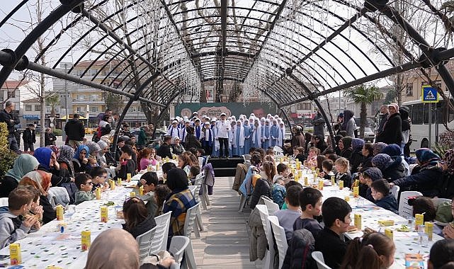 Gürsulu minikler tekne orucuyla iftar açtı