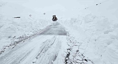 Hakkari’de 13 köy ve 32 mezra yolu ulaşıma kapandı