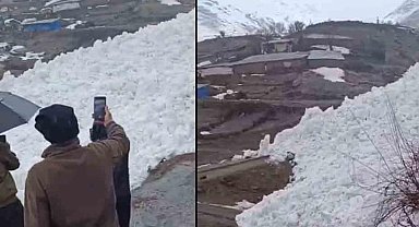 Hakkari’de çığ evleri teğet geçti