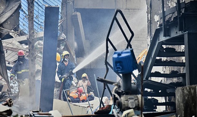 Hindistan'da fabrikada patlama: 17 kişi yaşamını yitirdi