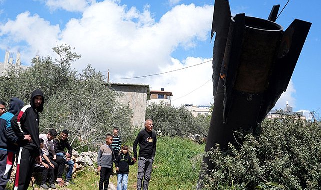 İran'dan atılan füzenin parçası Batı Şeria'ya düştü
