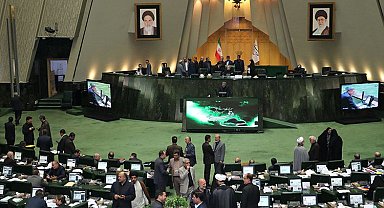 İran'ın yeni dini lideri seçildi