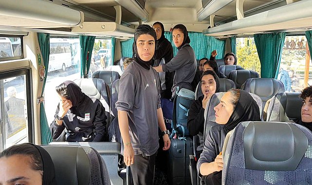 İranlı futbolcular Türkiye üzerinden döndü