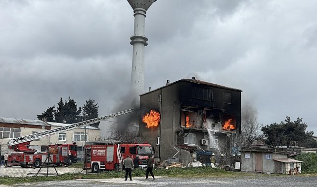İstanbul'da korkunç anlar: 3 katlı bina küle döndü!