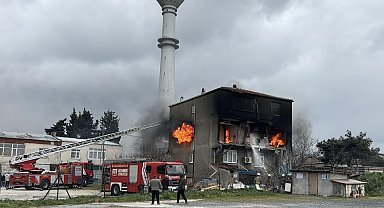 İstanbul'da korkunç anlar: 3 katlı bina küle döndü!