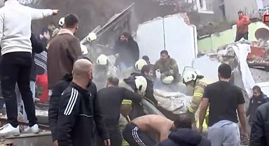 İstanbul Fatih'te iki bina çöktü: Yaralılar var