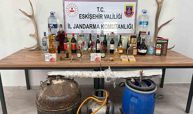 Kaçak alkol bulunduran 3 şüpheli yakalandı