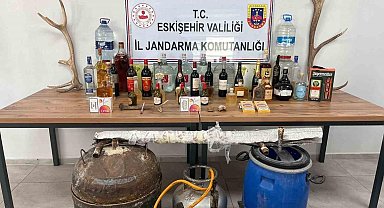 Kaçak alkol bulunduran 3 şüpheli yakalandı