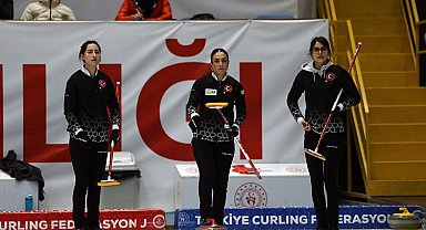 Kadınlarımızdan buzda tarihi başarı!