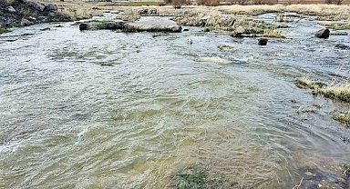 Kayseri’nin bir ilçesinde baharın habercisi derede suları akmaya başladı