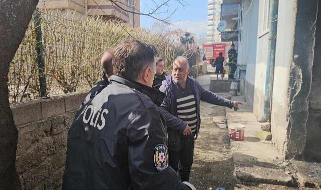 Kendini tehlikeye atan polis yangının büyümesini önledi