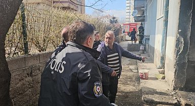 Kendini tehlikeye atan polis yangının büyümesini önledi