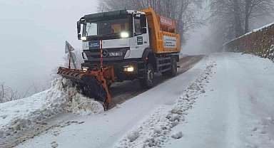 Kocaeli’nin yüksek kesimleri bayram sabahı beyaza büründü