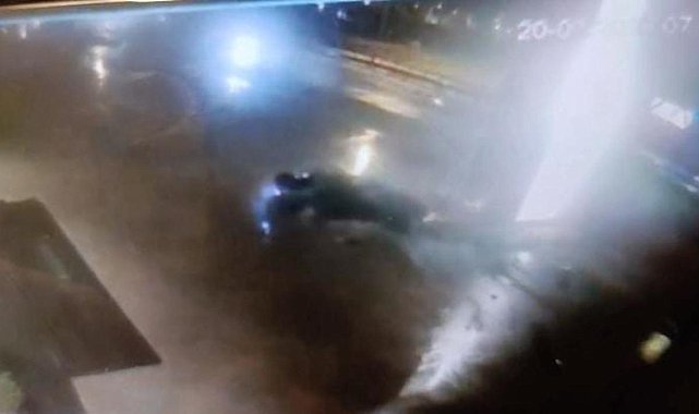 Kontrolden çıkan araç reklam panosuna çarptı! 1 ölü, 2 yaralı