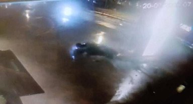 Kontrolden çıkan araç reklam panosuna çarptı! 1 ölü, 2 yaralı