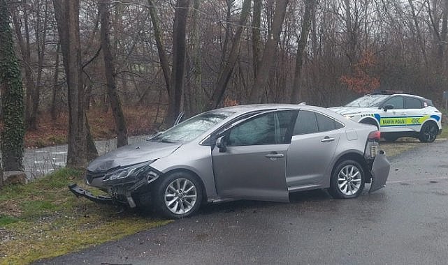 Kontrolden çıkan otomobil alt yola uçtu: 3 yaralı