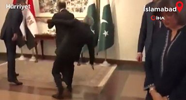 Kritik zirvede görünmez kaza... Pakistan Dışişleri Bakanı bir anda kendini yerde buldu
