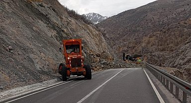 Malatya-Adıyaman yolunda heyelan